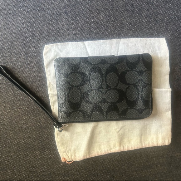 NWOT Coach Wristlet - Picture 5 of 6